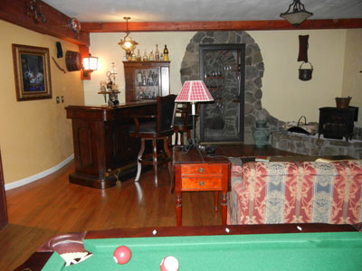 Bar & Pool Table